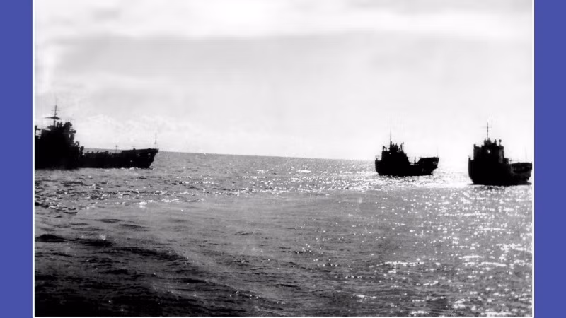 Đoàn tàu chở quân ra giải phóng Trường Sa tháng 4/1975. Đoàn tàu chở quân ra giải phóng Trường Sa tháng 4/1975.