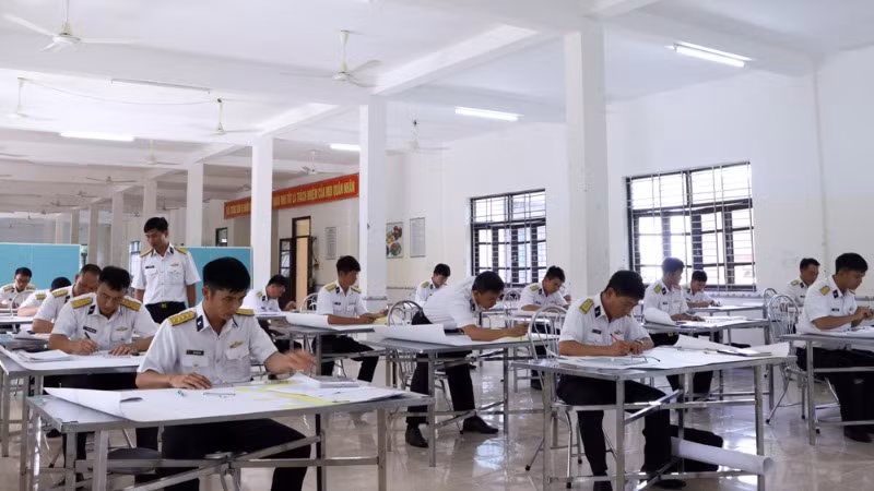 Kiểm tra tác nghiệp tổng hợp của đội ngũ sĩ quan tàu.
