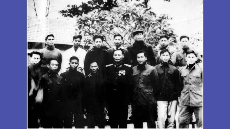 Cán bộ, chiến sĩ tàu C43 sau chuyến chở vũ khí vào Trà Vinh an toàn trở về miền bắc năm 1963. Cán bộ, chiến sĩ tàu C43 sau chuyến chở vũ khí vào Trà Vinh an toàn trở về miền bắc năm 1963.