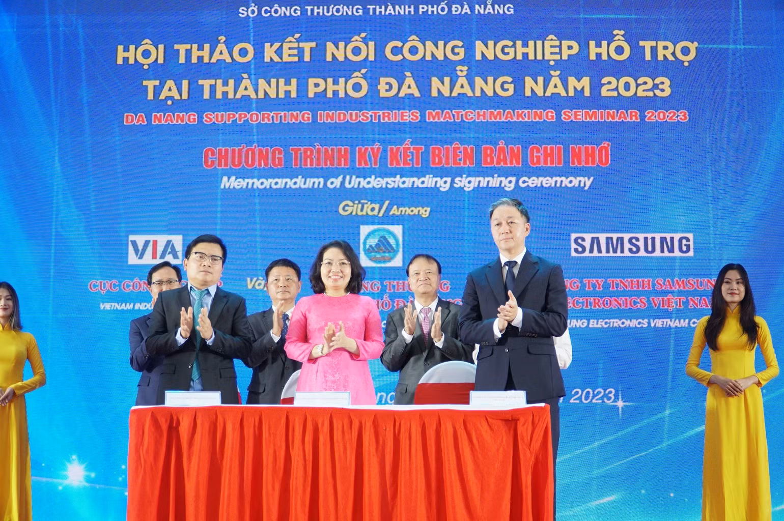 Ký kết Biên bản ghi nhớ (MOU) giữa về hợp tác triển khai dự án phát triển nhà máy thông minh tại thành phố Đà Nẵng.
