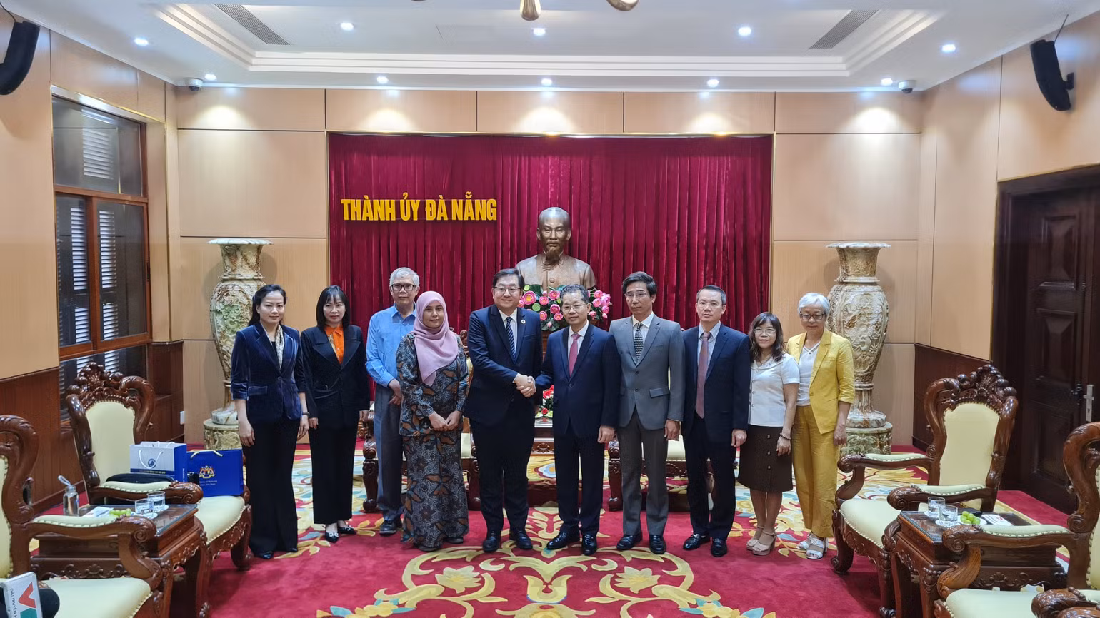 Tiếp tục thúc đẩy ngoại giao nhân dân, du lịch, đầu tư, giao thương giữa Đà Nẵng với các địa phương Malaysia trong thời gian tới. Tiếp tục thúc đẩy ngoại giao nhân dân, du lịch, đầu tư, giao thương giữa Đà Nẵng với các địa phương Malaysia trong thời gian tới.