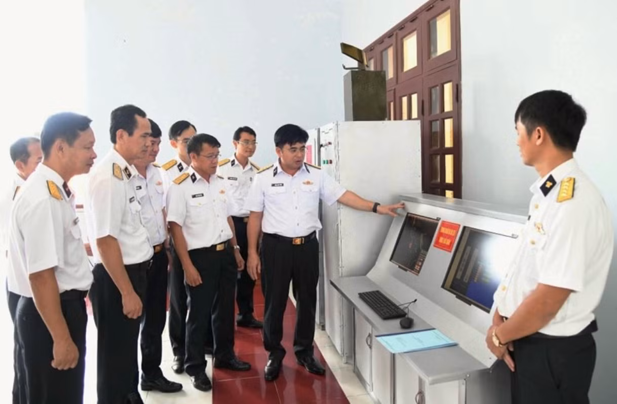 Đại biểu dự Hội nghị tham quan gian trưng bày các sáng kiến cải tiến kỹ thuật. Đại biểu dự Hội nghị tham quan gian trưng bày các sáng kiến cải tiến kỹ thuật.