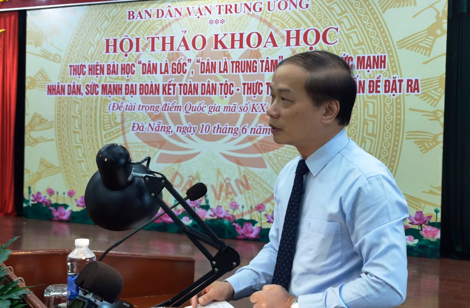 Đồng chí Phạm Tất Thắng, Ủy viên Trung ương Đảng, Phó Trưởng Ban Thường trực Ban Dân vận Trung ương: Bài học lấy dân làm gốc luôn là bài học quý báu của Đảng ta. Đồng chí Phạm Tất Thắng, Ủy viên Trung ương Đảng, Phó Trưởng Ban Thường trực Ban Dân vận Trung ương: Bài học lấy dân làm gốc luôn là bài học quý báu của Đảng ta.