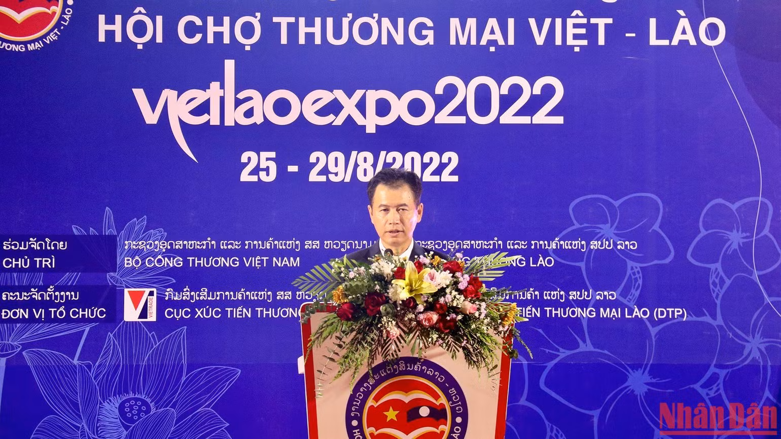 Bộ trưởng Công thương Lào Malaithong Kommasith phát biểu tại lễ khai mạc. (Ảnh: Trịnh Dũng)