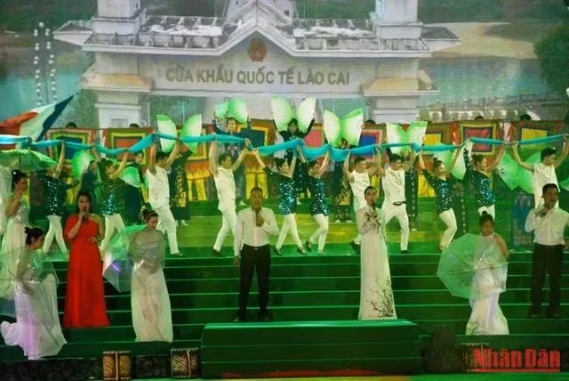 Tiết mục văn nghệ của thành phố Lào Cai.