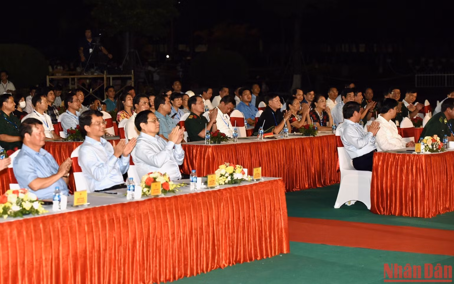 Thủ tướng Phạm Minh Chính và các đại biểu tham dự Festival “Tinh hoa Tây Bắc”-2022. (Ảnh: Trần Hải)