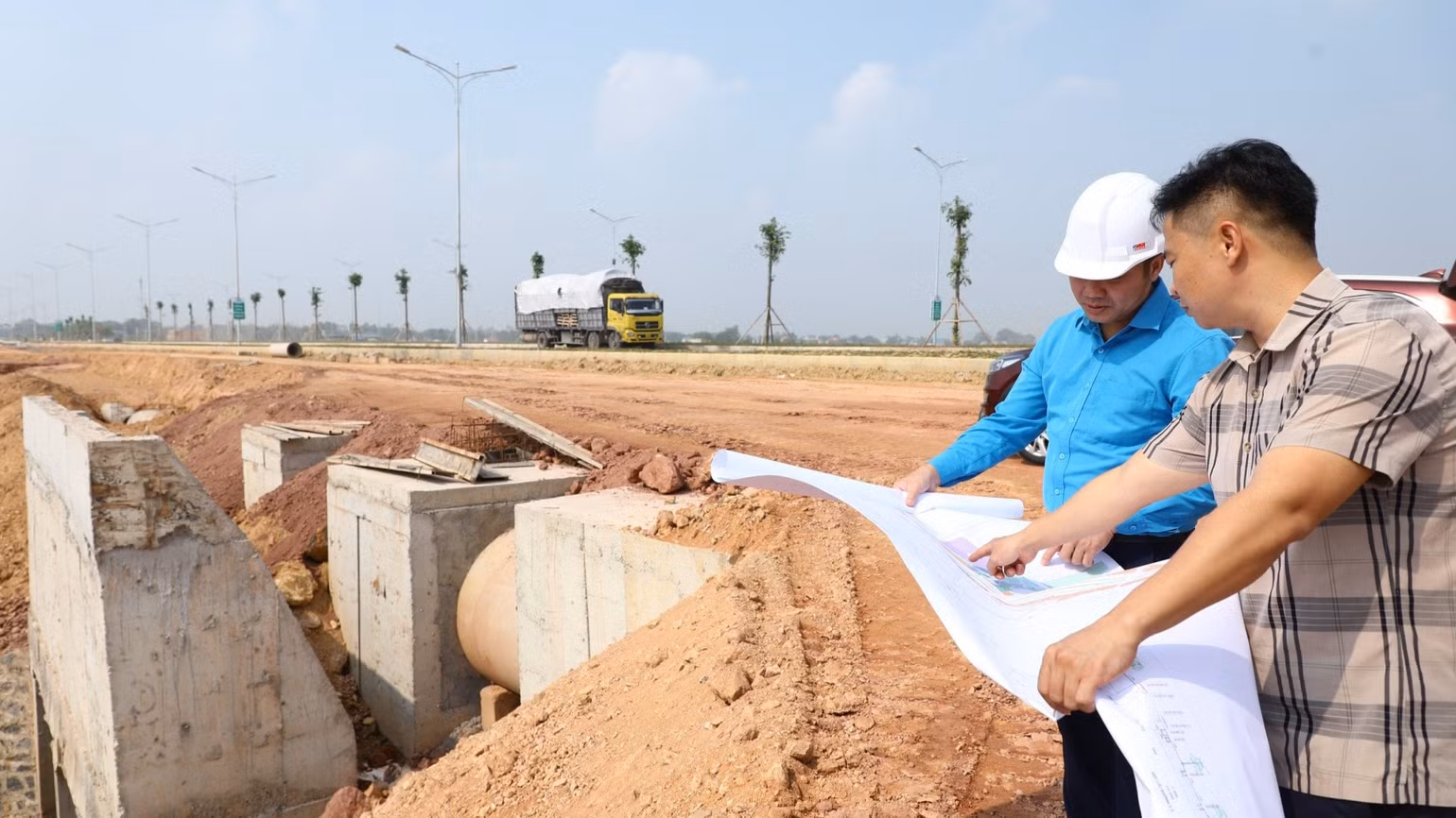 Khi hoàn thành giải phóng mặt bằng, Cụm Công nghiệp Bảo Lý-Xuân Phương ở huyện Phú Bình nhanh chóng hoàn thiện hạ tầng để giao đất cho nhà đầu tư. Ảnh: Thế Bình Khi hoàn thành giải phóng mặt bằng, Cụm Công nghiệp Bảo Lý-Xuân Phương ở huyện Phú Bình nhanh chóng hoàn thiện hạ tầng để giao đất cho nhà đầu tư. Ảnh: Thế Bình