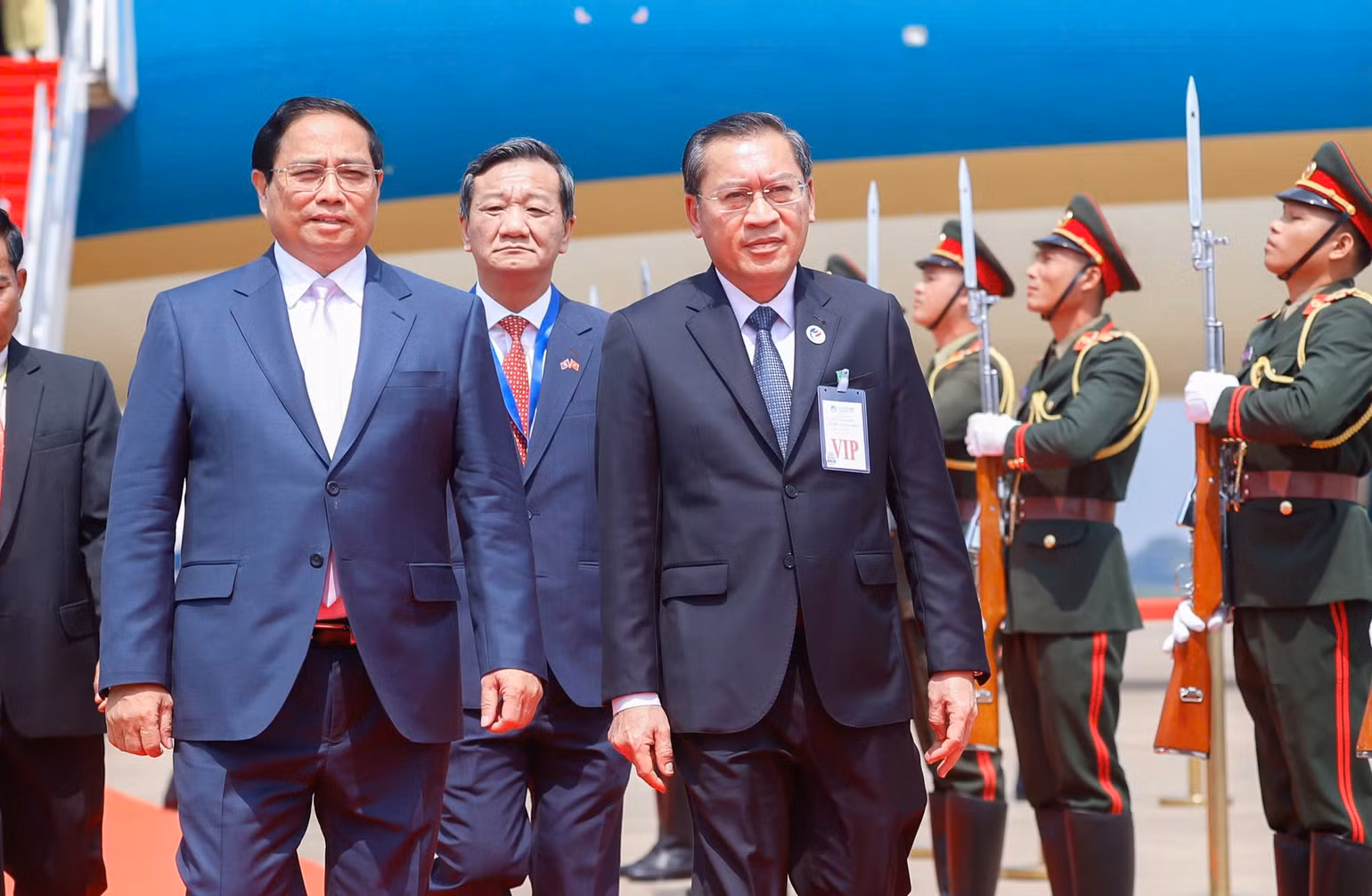 Lễ đón Thủ tướng Phạm Minh Chính đến thủ đô Viêng Chăn (Lào), bắt đầu chuyến tham dự Hội nghị Cấp cao ASEAN lần thứ 44 và 45. Lễ đón Thủ tướng Phạm Minh Chính đến thủ đô Viêng Chăn (Lào), bắt đầu chuyến tham dự Hội nghị Cấp cao ASEAN lần thứ 44 và 45.