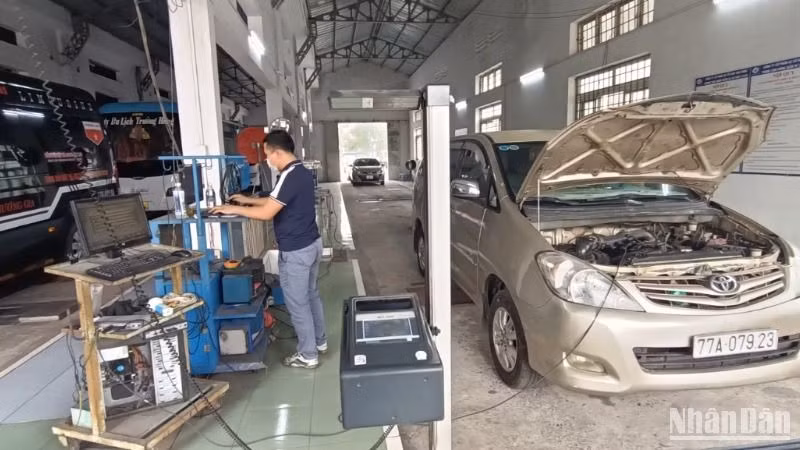 Trung bình mỗi ngày chỉ có 70-80 phương tiện vào kiểm định. Trung bình mỗi ngày chỉ có 70-80 phương tiện vào kiểm định.