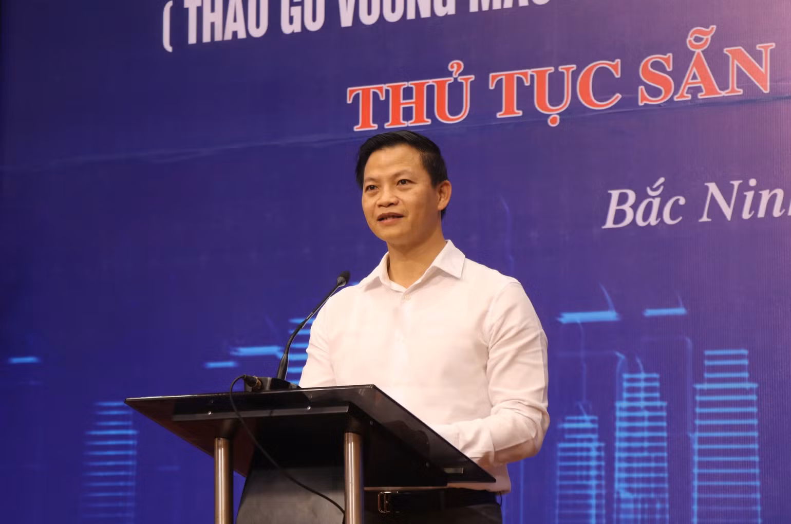 Chủ tịch Ủy ban nhân dân tỉnh Bắc Ninh Vương Quốc Tuấn phát biểu. Chủ tịch Ủy ban nhân dân tỉnh Bắc Ninh Vương Quốc Tuấn phát biểu.