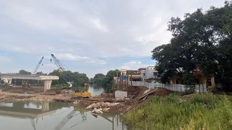 Dự án cầu Ngũ Huyện Khê là một công trình đang vướng mắc giải phóng mặt bằng.