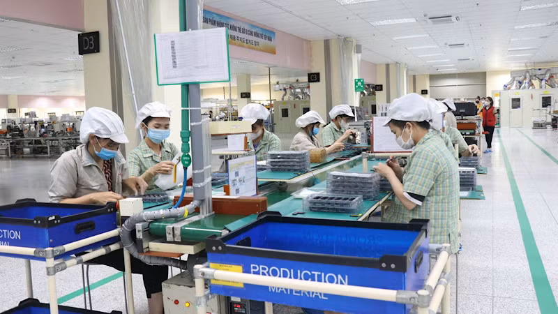 Nhiều lao động lựa chọn làm việc tại các nhà máy sản xuất linh kiện bán dẫn ở Bắc Ninh.