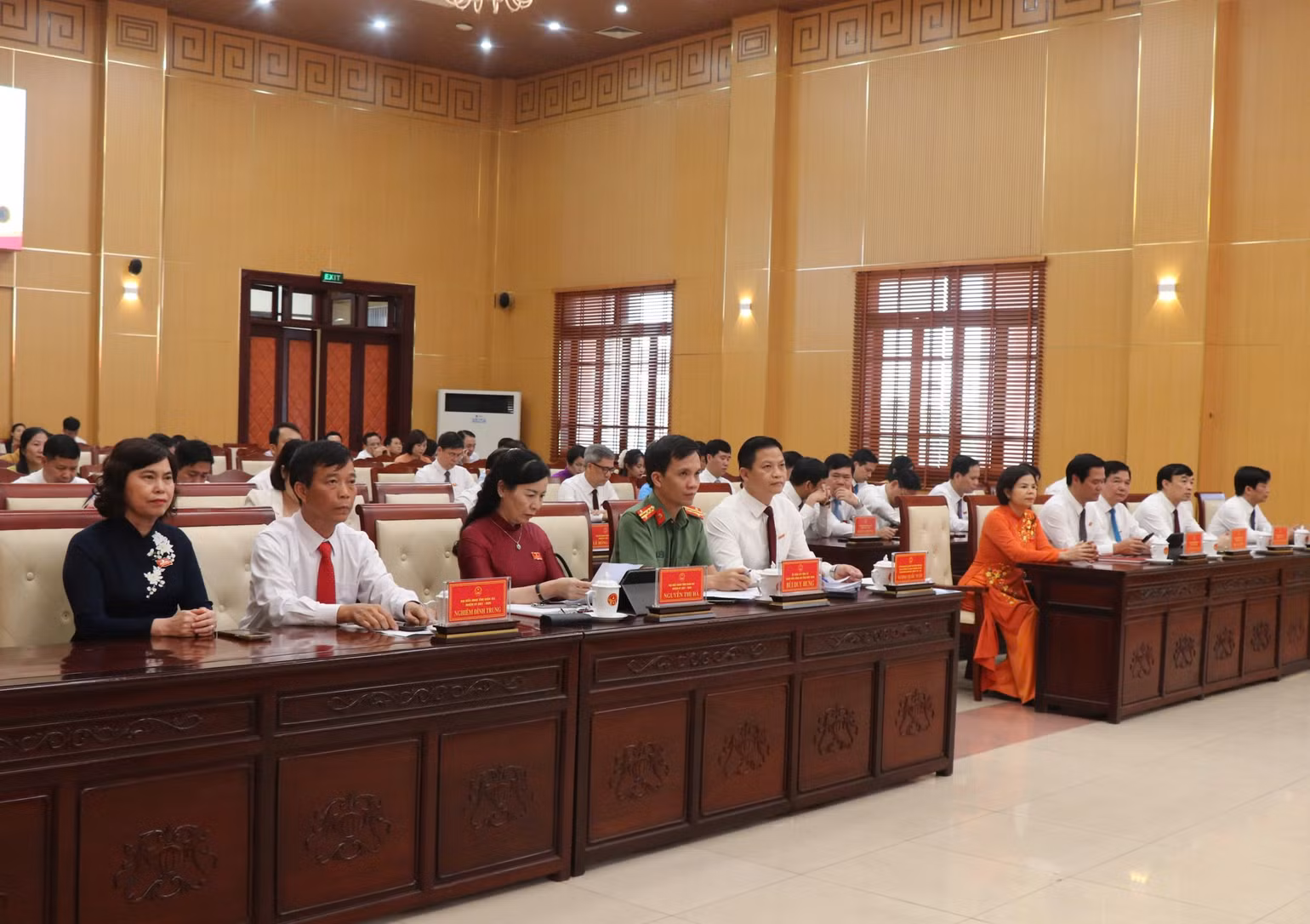Các đại biểu dự kỳ họp.