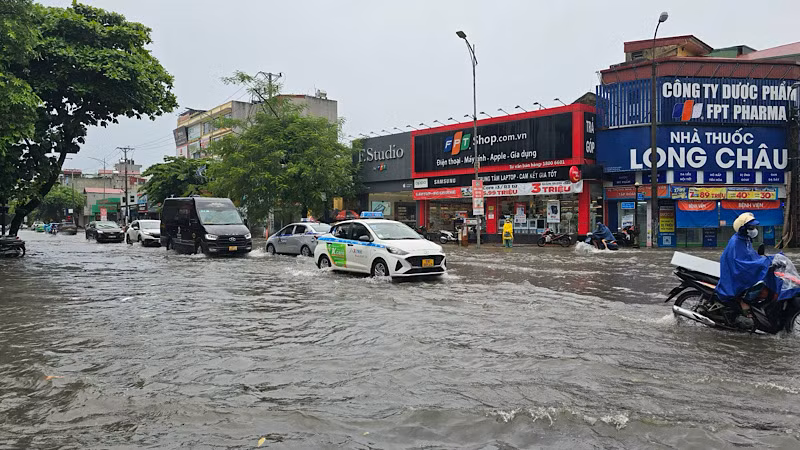 Một góc đường phố tại thành phố Bắc Ninh bị ngập úng sau trận mưa lớn kéo dài cuối tháng 7 vừa qua. Một góc đường phố tại thành phố Bắc Ninh bị ngập úng sau trận mưa lớn kéo dài cuối tháng 7 vừa qua.