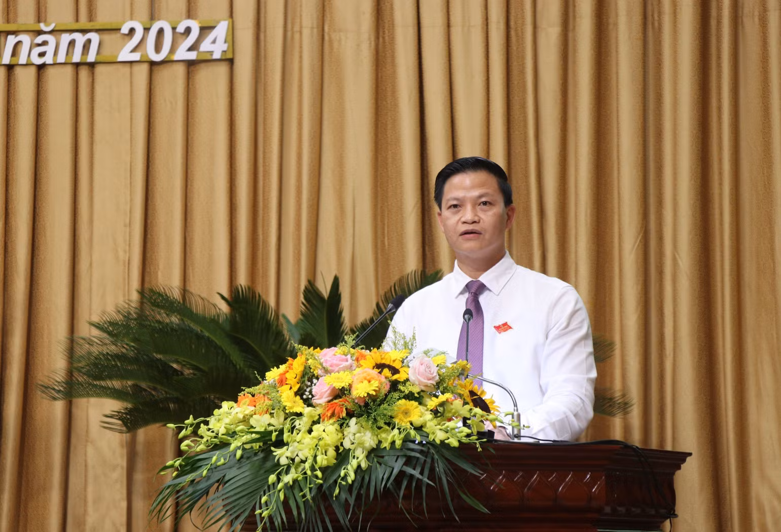 Đồng chí Vương Quốc Tuấn, Phó Chủ tịch Thường trực Ủy ban nhân dân tỉnh Bắc Ninh làm rõ một số vấn đề đại biểu, cử tri quan tâm.