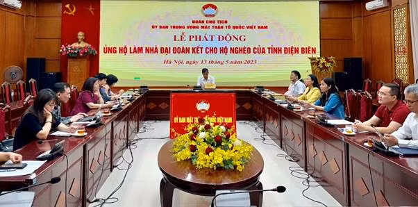 Lễ phát động tại điểm cầu Hà Nội. Lễ phát động tại điểm cầu Hà Nội.