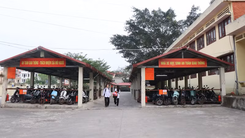 Nhà để xe của học sinh đã gọn gàng, ngăn nắp hơn.
