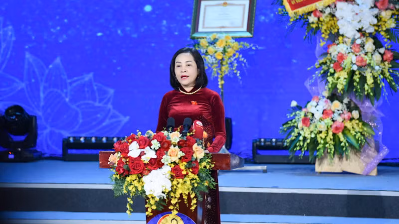 Phó Chủ tịch Quốc hội Nguyễn Thị Thanh lưu ý, tỉnh Bắc Ninh cần có nguồn lực đầu tư cơ sở vật chất, phát triển các không gian diễn xướng, mở rộng môi trường thực hành di sản. Phó Chủ tịch Quốc hội Nguyễn Thị Thanh lưu ý, tỉnh Bắc Ninh cần có nguồn lực đầu tư cơ sở vật chất, phát triển các không gian diễn xướng, mở rộng môi trường thực hành di sản.