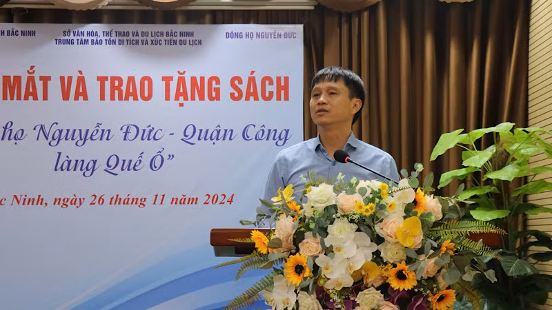 Ông Nguyễn Hữu Mạo, Giám đốc Trung tâm Bảo tồn di tích và Xúc tiến du lịch tỉnh Bắc Ninh - Chủ biên cuốn sách. Ông Nguyễn Hữu Mạo, Giám đốc Trung tâm Bảo tồn di tích và Xúc tiến du lịch tỉnh Bắc Ninh - Chủ biên cuốn sách.