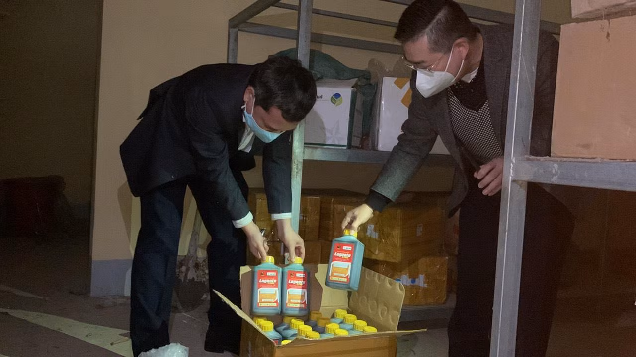 Các loại thuốc bảo vệ thực vật ngoài danh mục được đóng gói thành từng thùng được vận chuyển bằng nhiều hình thức khác nhau gây khó khăn cho công tác phát hiện thu giữ. Các loại thuốc bảo vệ thực vật ngoài danh mục được đóng gói thành từng thùng được vận chuyển bằng nhiều hình thức khác nhau gây khó khăn cho công tác phát hiện thu giữ.