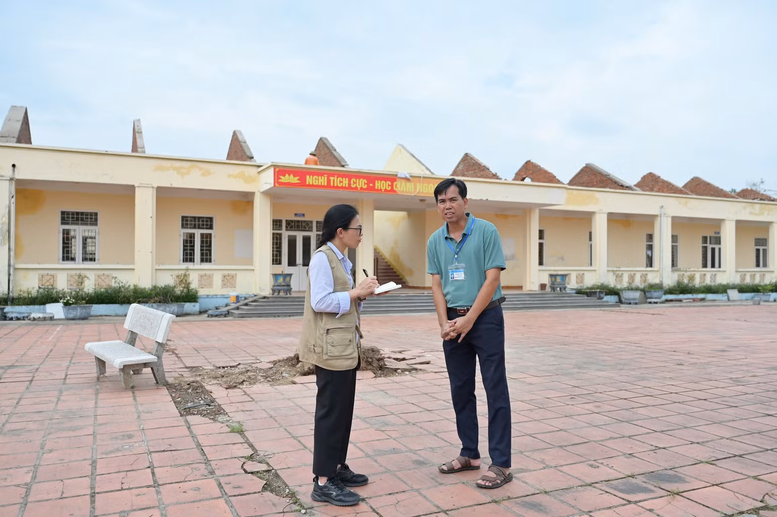 Nhóm Công tác ứng phó và phục hồi sau bão Yagi của ActionAid Việt Nam đi khảo sát ở thành phố Uông Bí.