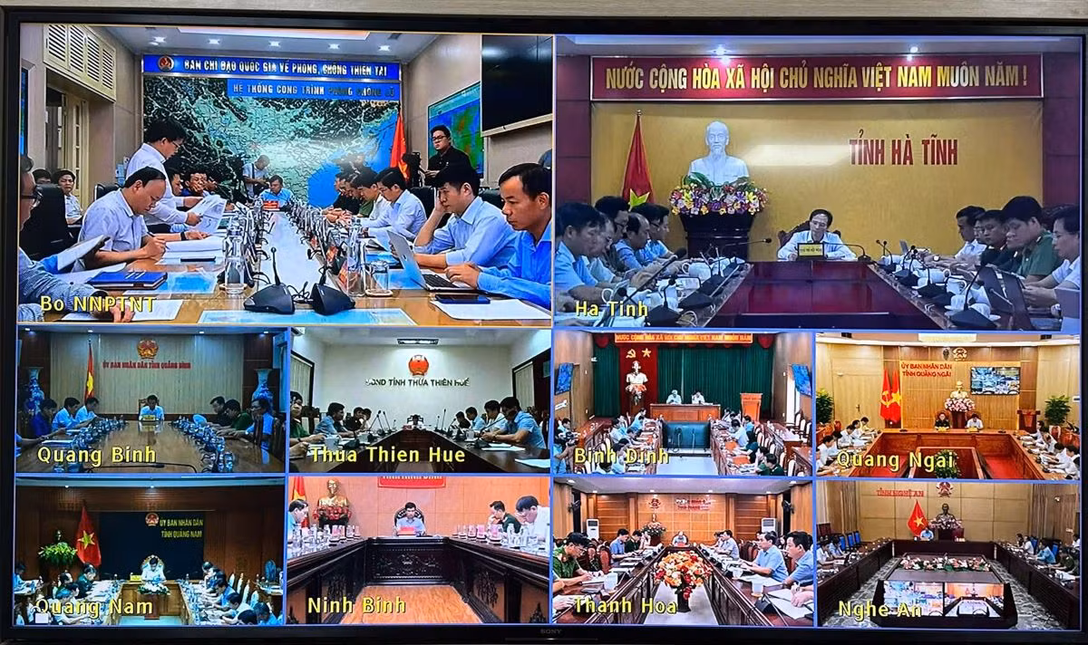 Toàn cảnh cuộc họp trực tuyến ứng phó với áp thấp nhiệt đới có khả năng mạnh lên thành bão chiều 18/9.