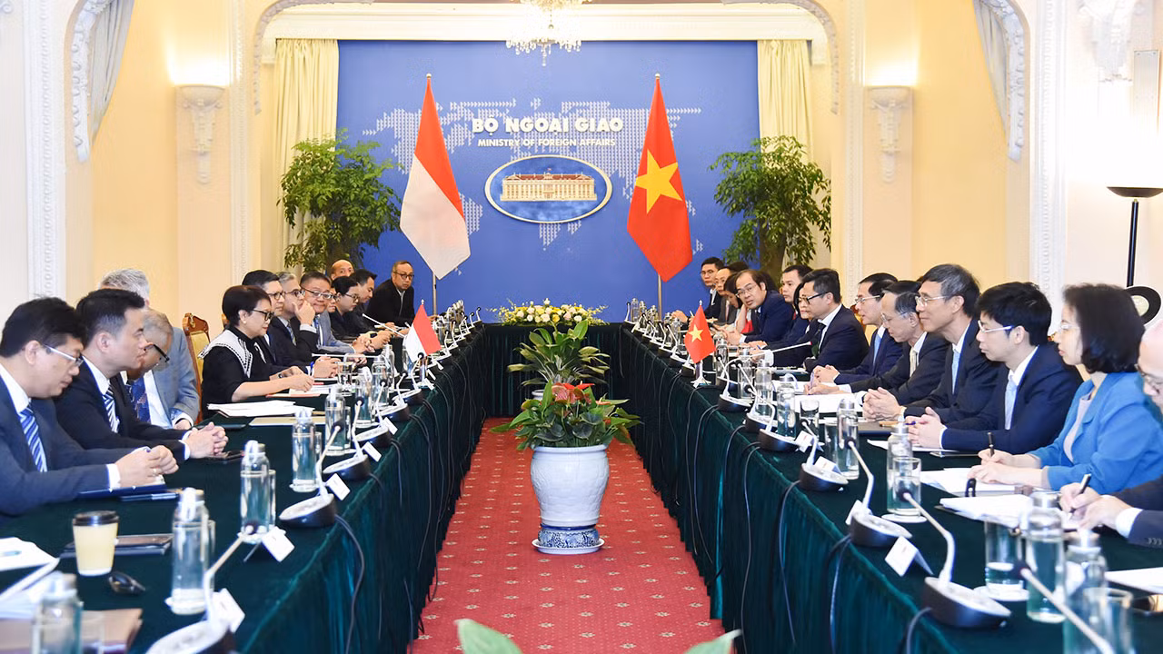 Quang cảnh kỳ họp lần thứ 5 Ủy ban hợp tác song phương (JCBC-5) Việt Nam-Indonesia. (Ảnh: Bộ Ngoại giao) Quang cảnh kỳ họp lần thứ 5 Ủy ban hợp tác song phương (JCBC-5) Việt Nam-Indonesia. (Ảnh: Bộ Ngoại giao)