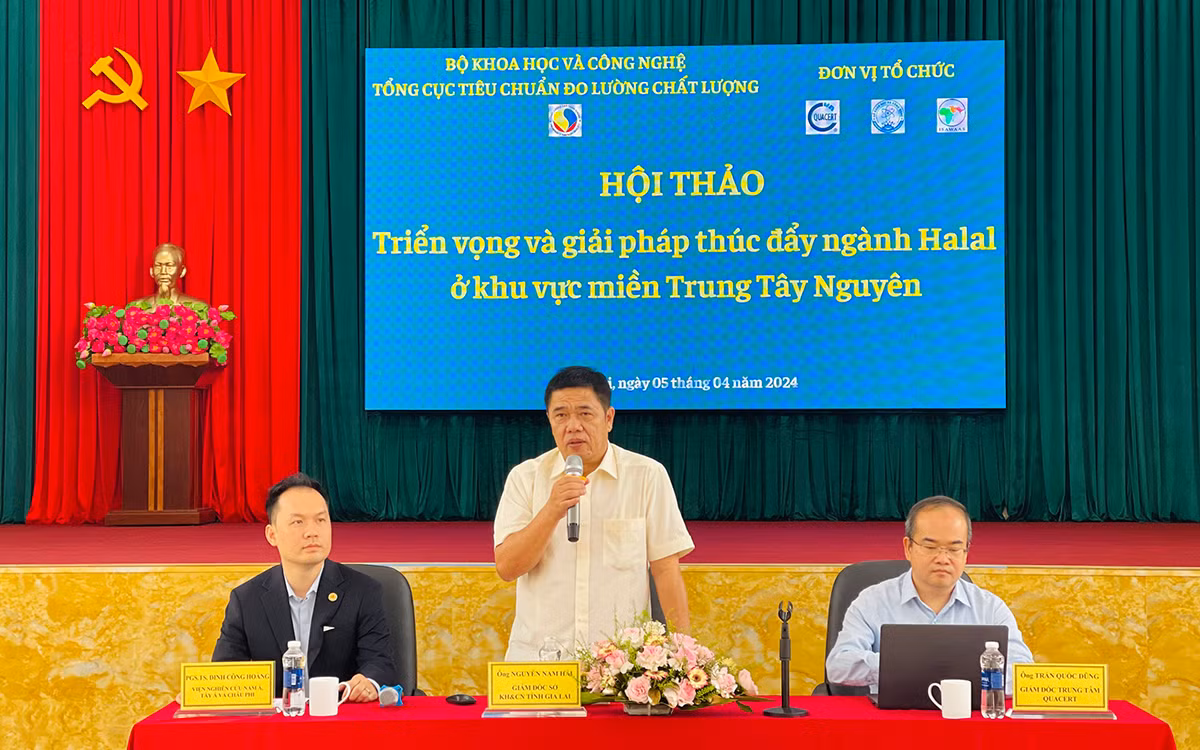 Các đại biểu điều hành phiên thảo luận.