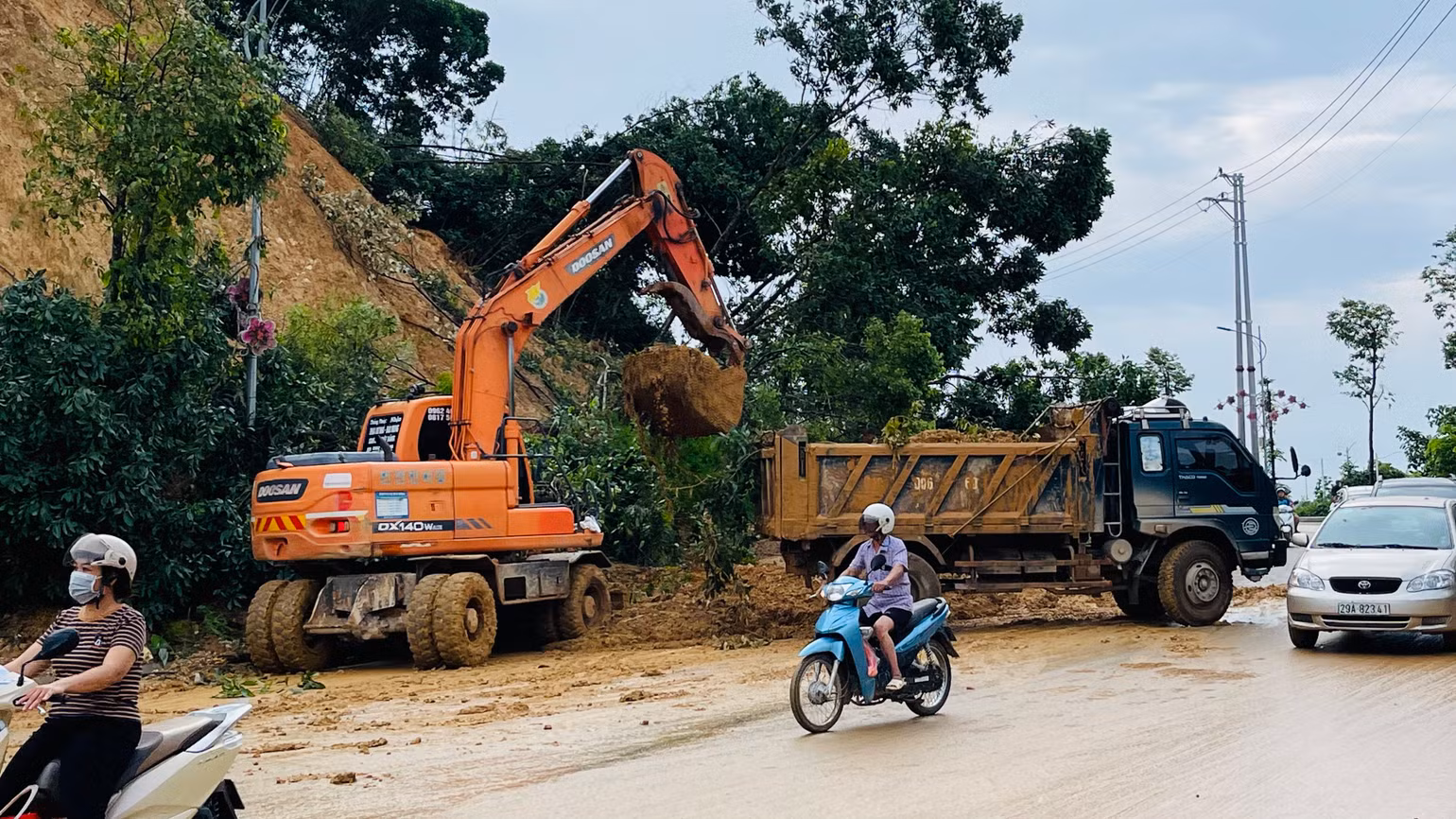 [Ảnh] Một số hoạt động cứu trợ, cứu nạn tại Yên Bái ảnh 4
