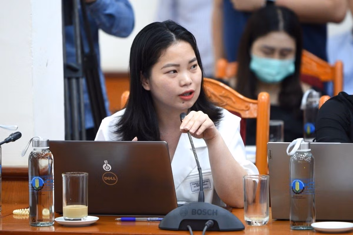 Đại diện cơ quan báo chí đặt câu hỏi tại buổi họp báo.