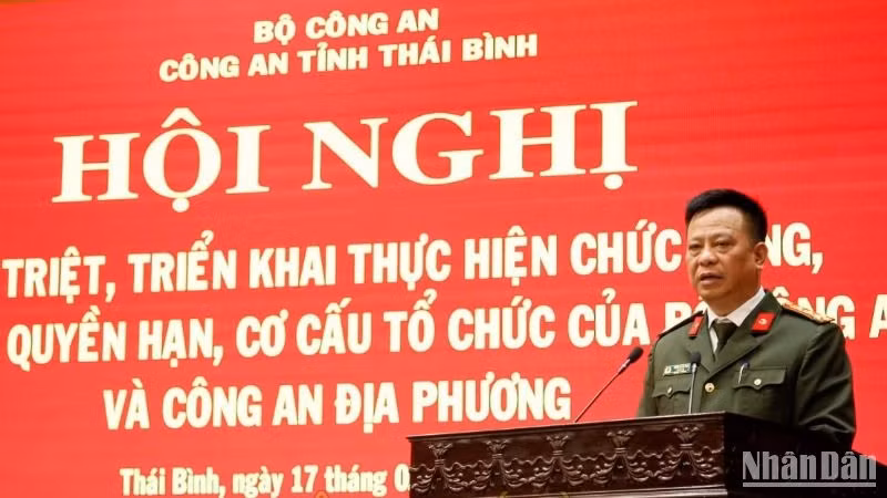 Đại tá Trần Xuân Ánh, Giám đốc Công an tỉnh Thái Bình trong các hội nghị gần đây đều yêu cầu toàn lực lượng không để trống địa bàn, vận hành ngay công việc mới tiếp nhận. Đại tá Trần Xuân Ánh, Giám đốc Công an tỉnh Thái Bình trong các hội nghị gần đây đều yêu cầu toàn lực lượng không để trống địa bàn, vận hành ngay công việc mới tiếp nhận.