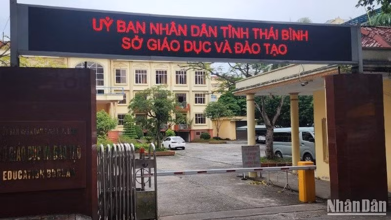 Tỉnh Thái Bình tiếp tục đình chỉ công tác Giám đốc Sở Giáo dục và Đào tạo Nguyễn Viết Hiển để phục vụ việc thanh tra công tác tuyển sinh lớp 10. Tỉnh Thái Bình tiếp tục đình chỉ công tác Giám đốc Sở Giáo dục và Đào tạo Nguyễn Viết Hiển để phục vụ việc thanh tra công tác tuyển sinh lớp 10.
