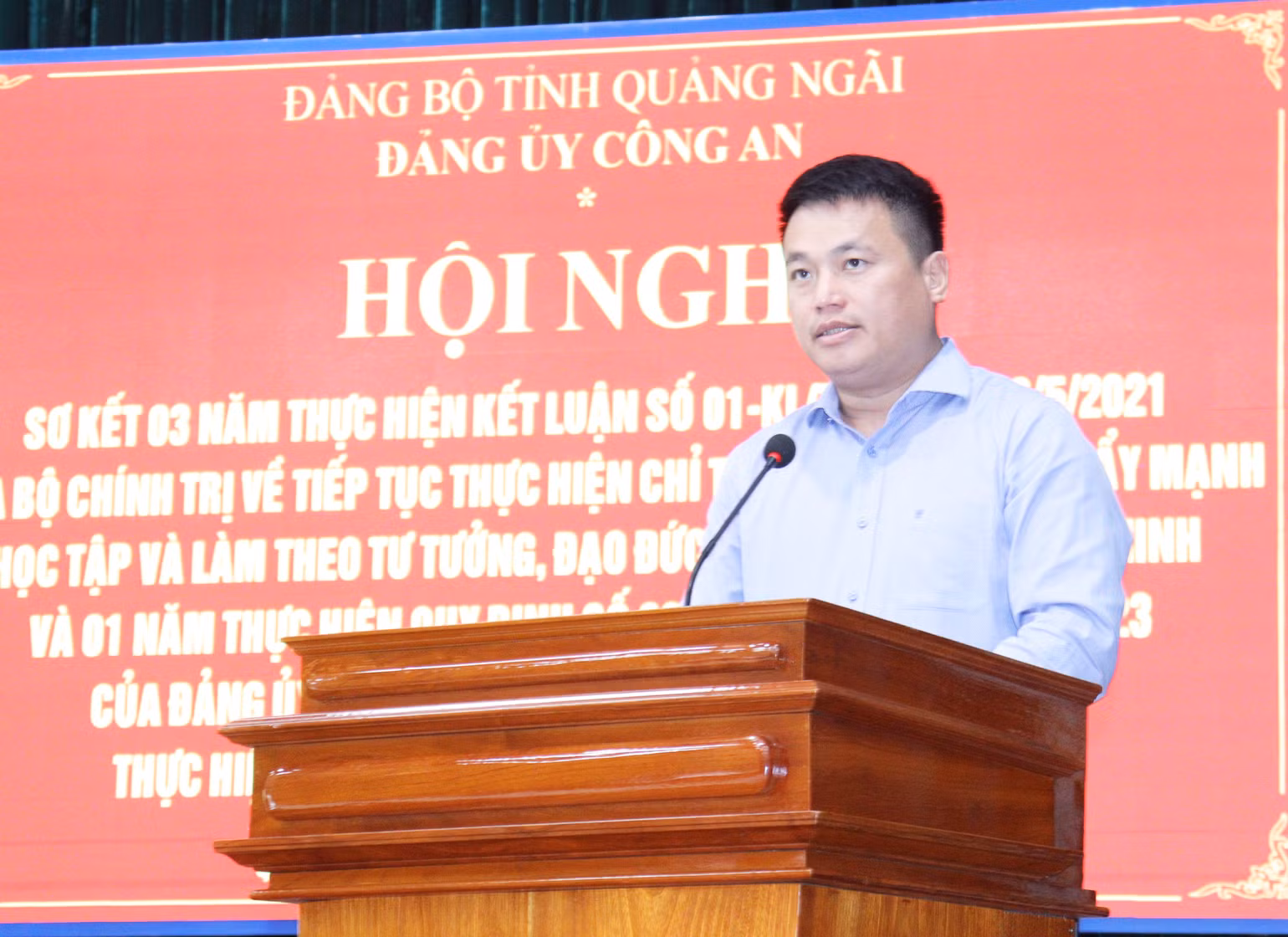 Đồng chí Đặng Ngọc Huy, Phó Bí thư Thường trực Tỉnh ủy, Trưởng Đoàn đại biểu Quốc hội tỉnh Quảng Ngãi phát biểu chỉ đạo Hội nghị.
