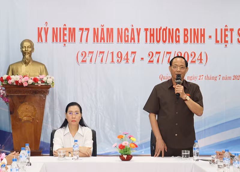 Phát biểu với thương binh, bệnh binh và người có công đang được nuôi dưỡng, chăm sóc tại Trung tâm điều dưỡng người có công tỉnh Quảng Ngãi, Phó Chủ tịch Quốc hội Trần Quang Phương khẳng định: Đảng, Nhà nước và Nhân dân Việt Nam luôn ghi nhận và tri ân công lao đóng góp của các thế hệ người có công cách mạng. Phát biểu với thương binh, bệnh binh và người có công đang được nuôi dưỡng, chăm sóc tại Trung tâm điều dưỡng người có công tỉnh Quảng Ngãi, Phó Chủ tịch Quốc hội Trần Quang Phương khẳng định: Đảng, Nhà nước và Nhân dân Việt Nam luôn ghi nhận và tri ân công lao đóng góp của các thế hệ người có công cách mạng.