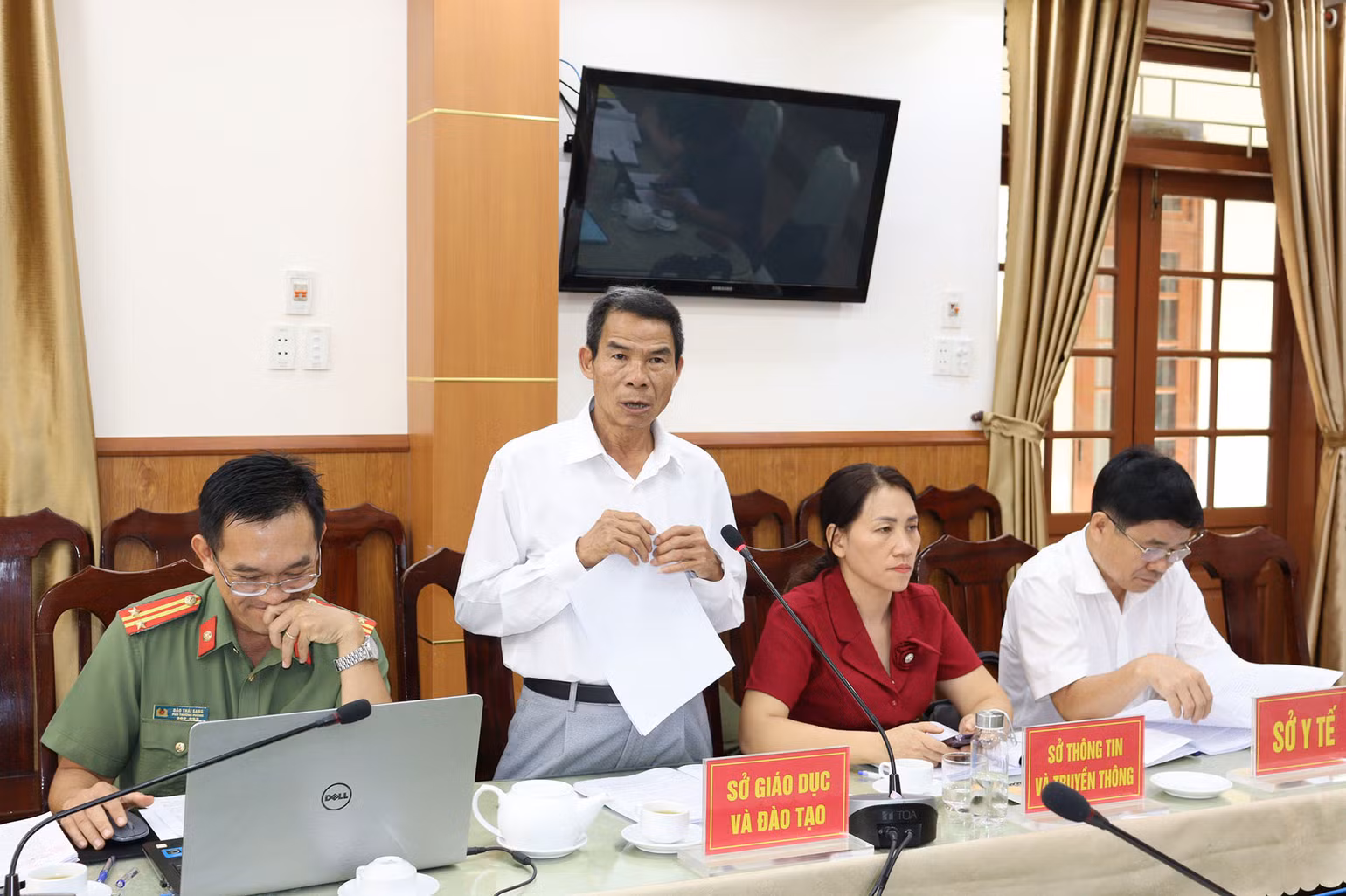 Lãnh đạo Sở Giáo dục và Đào tạo tỉnh Quảng Ngãi thảo luận tại buổi tọa đàm.