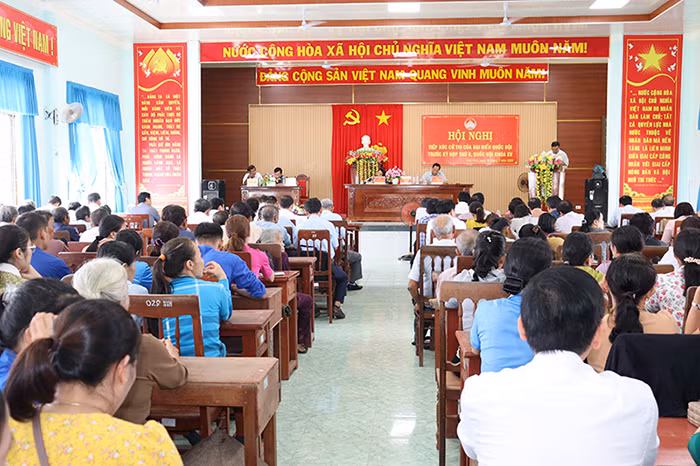 Quang cảnh Hội nghị tiếp xúc cử tri phường Phổ Vinh, thị xã Đức Phổ.