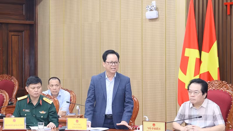 Lãnh đạo Công ty cổ phần lọc hóa dầu Bình Sơn phát biểu góp ý vào đề án.