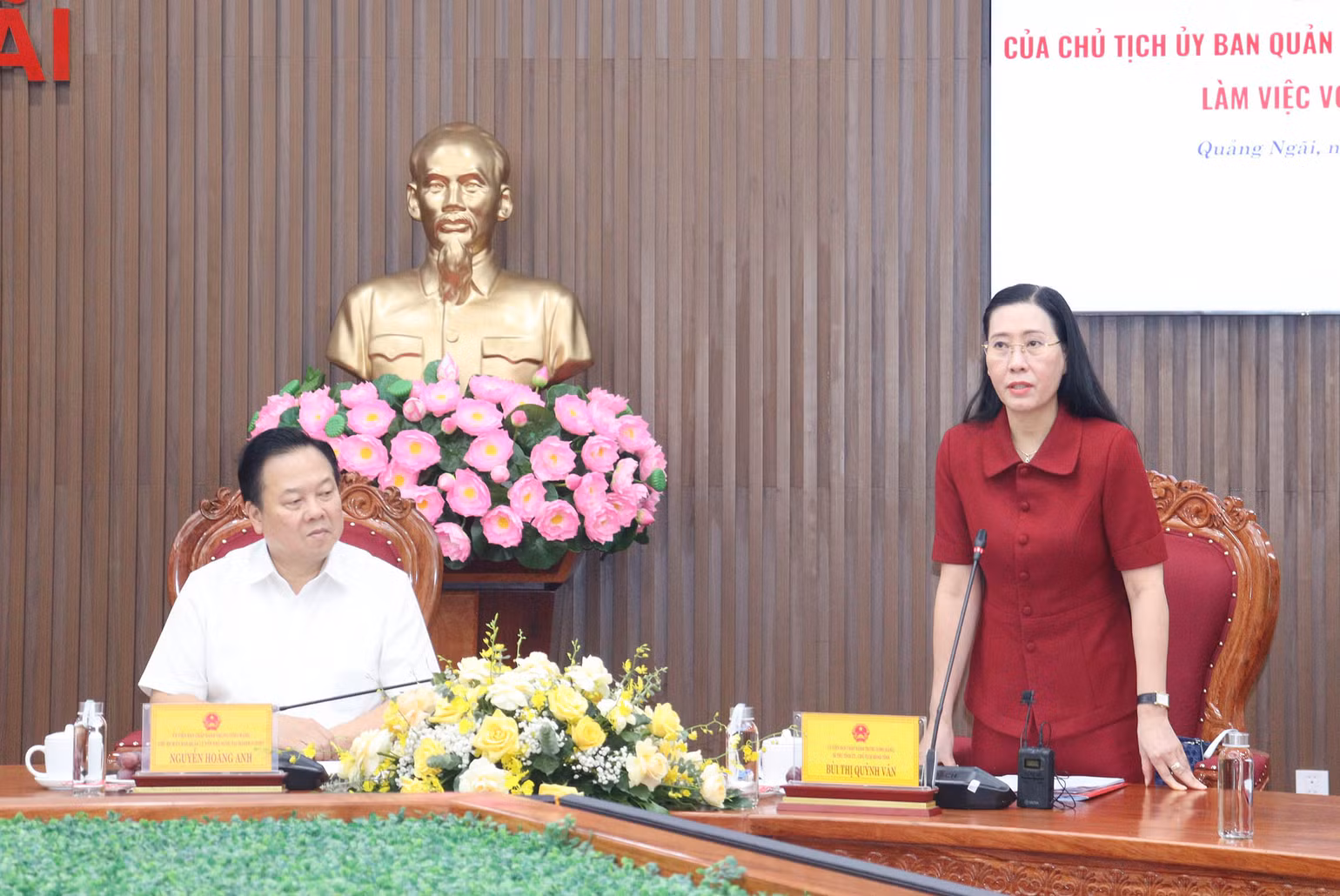 Đồng chí Bùi Thị Quỳnh Vân, Ủy viên Trung ương Đảng, Bí thư Tỉnh ủy, Chủ tịch Hội đồng nhân dân tỉnh Quảng Ngãi phát biểu tại buổi làm việc.