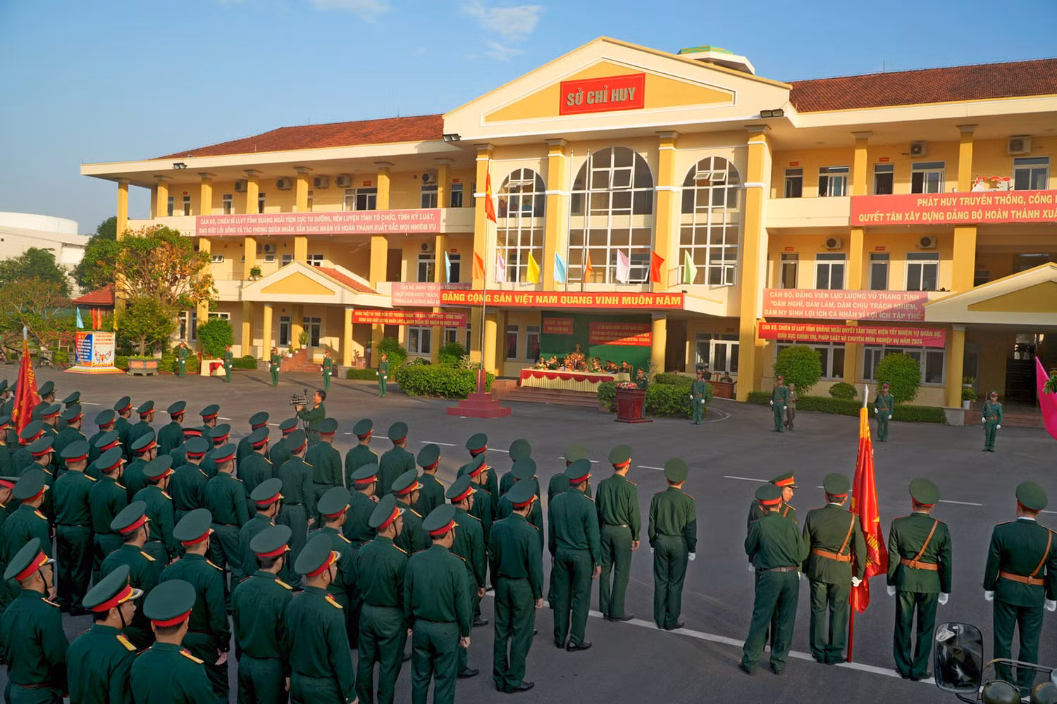 Quang cảnh Lễ ra quân huấn luyện năm 2024 của lực lượng vũ trang tỉnh Quảng Ngãi.