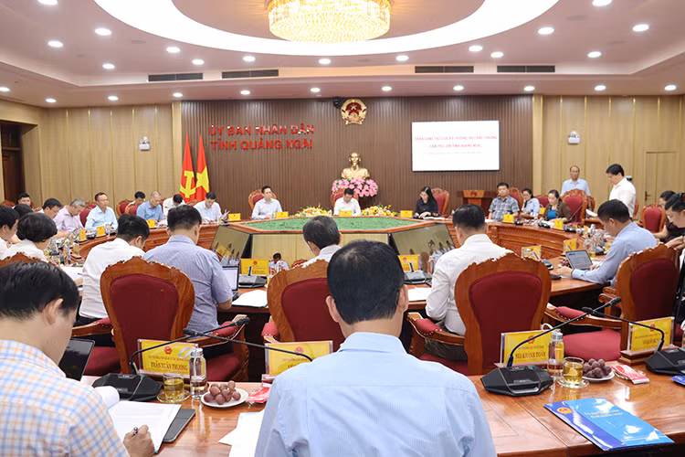 Quang cảnh buổi làm việc.