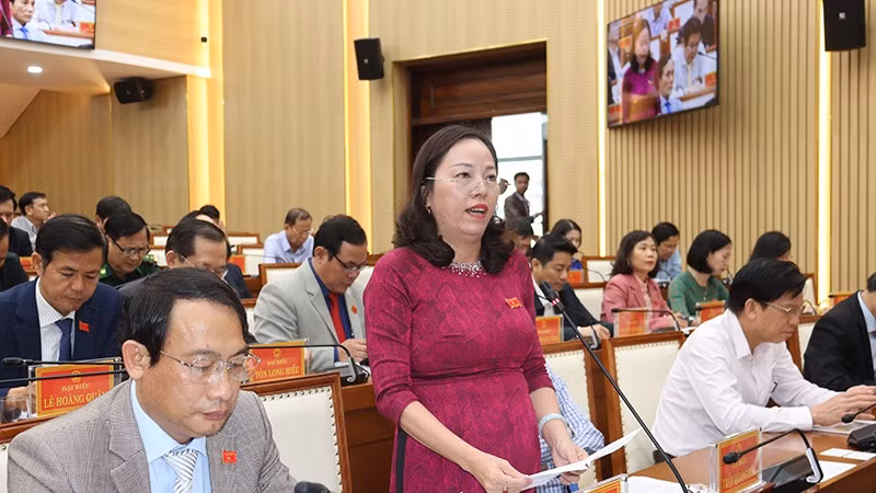 Các phiên chất vấn tại các kỳ họp Hội đồng nhân dân tỉnh Quảng Ngãi khóa 13 đều diễn ra trong không khí dân chủ, sôi nổi, thể hiện tinh thần trách nhiệm cao của các đại biểu.