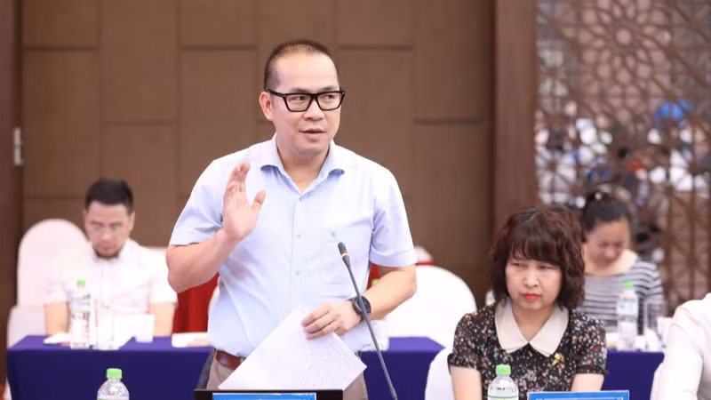 Phó Giáo sư, Tiến sĩ Phạm Hồng Long, Trưởng khoa Du lịch học, Trường Đại học Khoa học, Xã hội và Nhân văn, đánh giá về tiềm năng phát triển du lịch sinh thái huyện Lộc Bình (tỉnh Lạng Sơn). Phó Giáo sư, Tiến sĩ Phạm Hồng Long, Trưởng khoa Du lịch học, Trường Đại học Khoa học, Xã hội và Nhân văn, đánh giá về tiềm năng phát triển du lịch sinh thái huyện Lộc Bình (tỉnh Lạng Sơn).