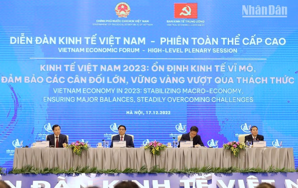 Thủ tướng Phạm Minh Chính; Trưởng Ban Kinh tế Trung ương Trần Tuấn Anh; Phó Thủ tướng Lê Minh Khái; Phó Chủ tịch Quốc hội Nguyễn Đức Hải chủ trì Diễn đàn. Thủ tướng Phạm Minh Chính; Trưởng Ban Kinh tế Trung ương Trần Tuấn Anh; Phó Thủ tướng Lê Minh Khái; Phó Chủ tịch Quốc hội Nguyễn Đức Hải chủ trì Diễn đàn.