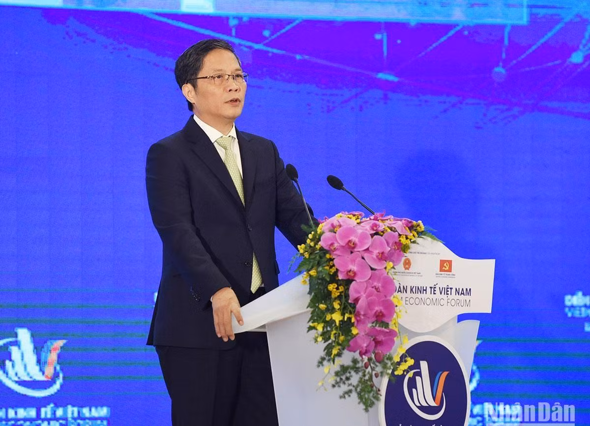 Trưởng Ban Kinh tế Trung ương Trần Tuấn Anh phát biểu tại Diễn đàn. Trưởng Ban Kinh tế Trung ương Trần Tuấn Anh phát biểu tại Diễn đàn.