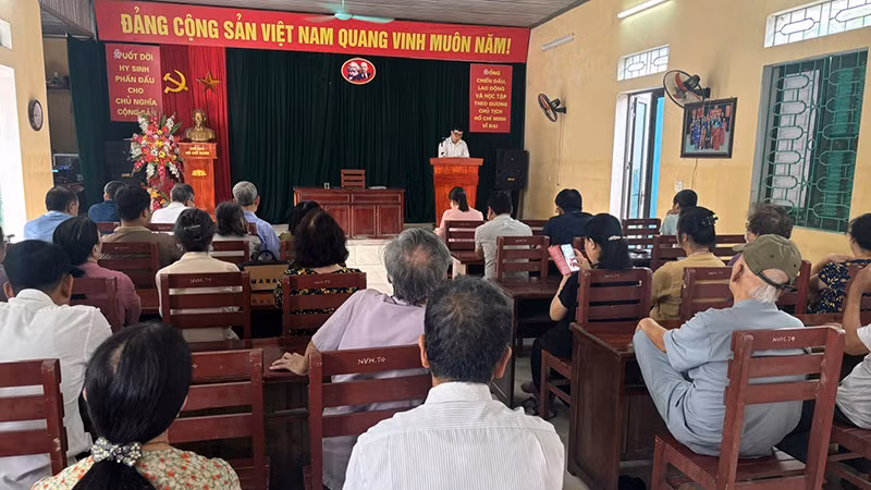 Người dân tổ 18, phường Phan Thiết, thành phố Tuyên Quang, tỉnh Tuyên Quang triển khai phương án sáp nhập đơn vị hành chính cấp xã và hợp nhất tỉnh Tuyên Quang với tỉnh Hà Giang. Người dân tổ 18, phường Phan Thiết, thành phố Tuyên Quang, tỉnh Tuyên Quang triển khai phương án sáp nhập đơn vị hành chính cấp xã và hợp nhất tỉnh Tuyên Quang với tỉnh Hà Giang.