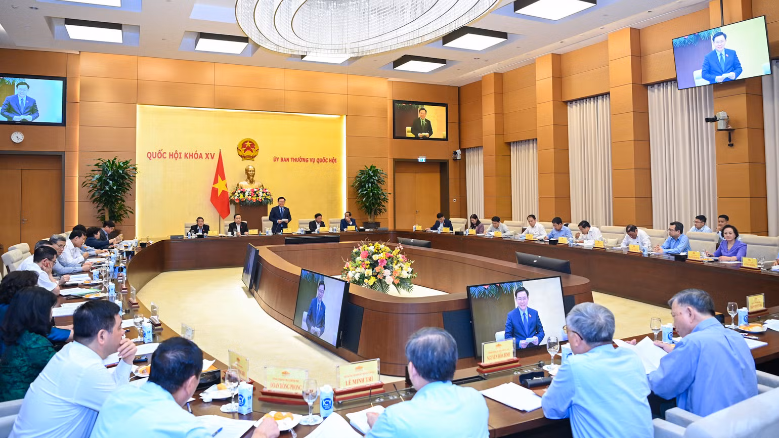 Quang cảnh cuộc họp tại Nhà Quốc hội.
