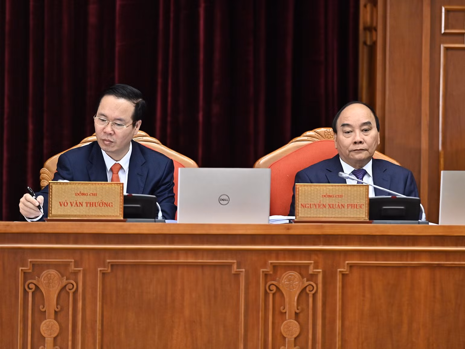 Chủ tịch nước Nguyễn Xuân Phúc và đồng chí Võ Văn Thưởng, Ủy viên Bộ Chính trị, Thường trực Ban Bí thư dự Hội nghị.