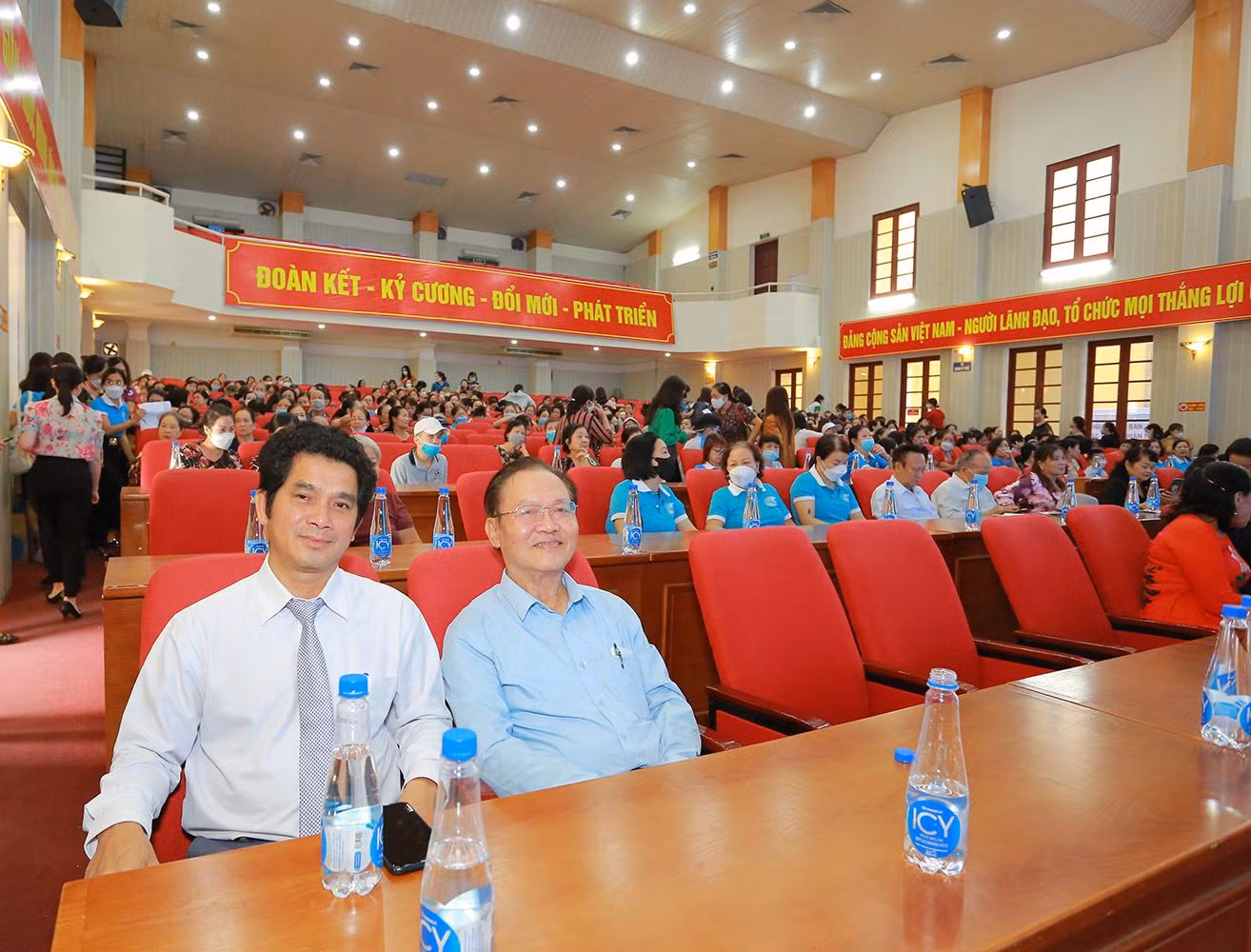 Chương trình thu hút nhiều đại biểu và đông đảo hội viên người cao tuổi trên địa bàn thành phố tham gia. Chương trình thu hút nhiều đại biểu và đông đảo hội viên người cao tuổi trên địa bàn thành phố tham gia.