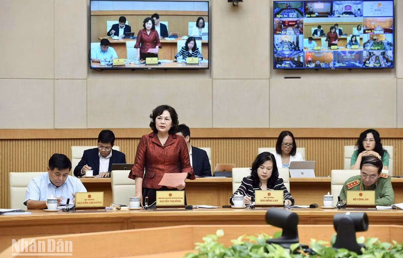 Thống đốc Ngân hàng Nhà nước Việt Nam Nguyễn Thị Hồng báo cáo công tác truyền thông chính sách của Ngân hàng Nhà nước. Thống đốc Ngân hàng Nhà nước Việt Nam Nguyễn Thị Hồng báo cáo công tác truyền thông chính sách của Ngân hàng Nhà nước.