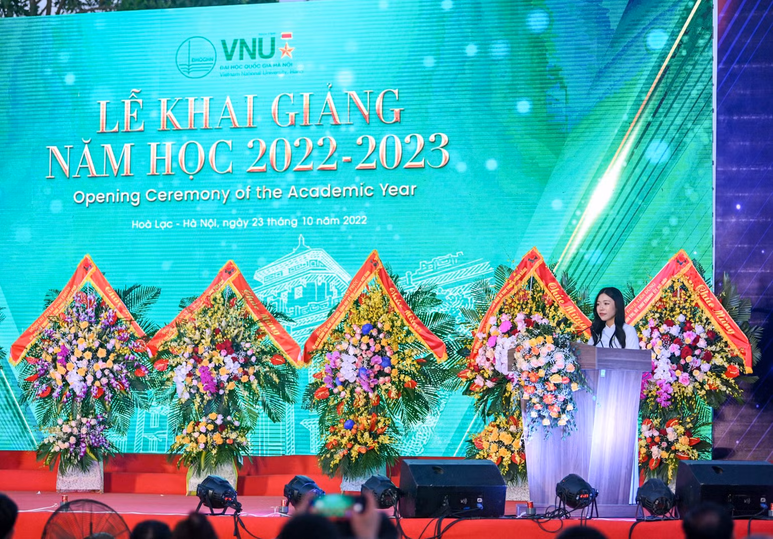 Sinh viên Đỗ Minh Trang chia sẻ cảm xúc tại Lễ khai giảng.